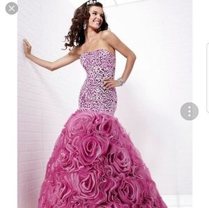 Tiffany Dresses, Rare find! Tiffany Designs👸🏻